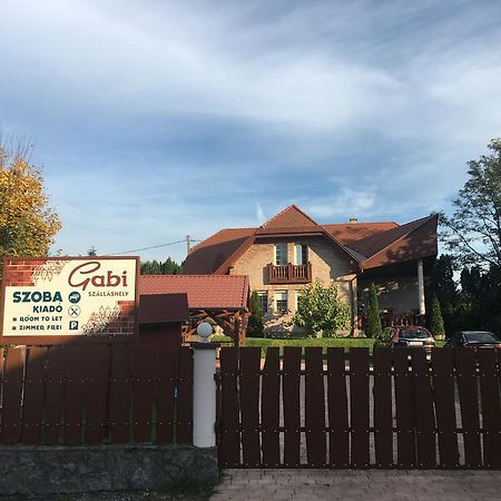 Gabi Magánszálláshely Zalasarszeg Esterno foto