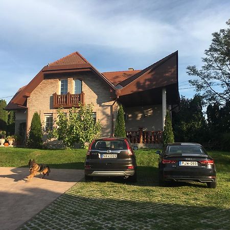 Gabi Magánszálláshely Zalasarszeg Esterno foto
